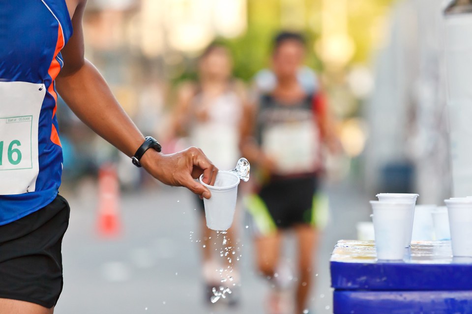Top 10 nỗi sợ khi chạy marathon và cách vượt qua chúng - Phần 1 2 water station