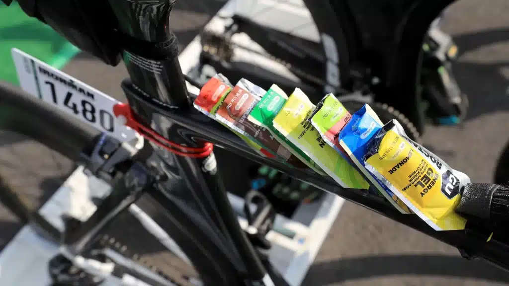Chi tiết kế hoạch dinh dưỡng ngày thi đấu Ironman 70.3 2 cách xếp gel năng lượng trên xe đạp ngày thi đấu Ironman, dinh dưỡng ironman, dinh dưỡng ngày thi đấu ironman, dinh dưỡng đạp xe, gel năng lượng đạp xe