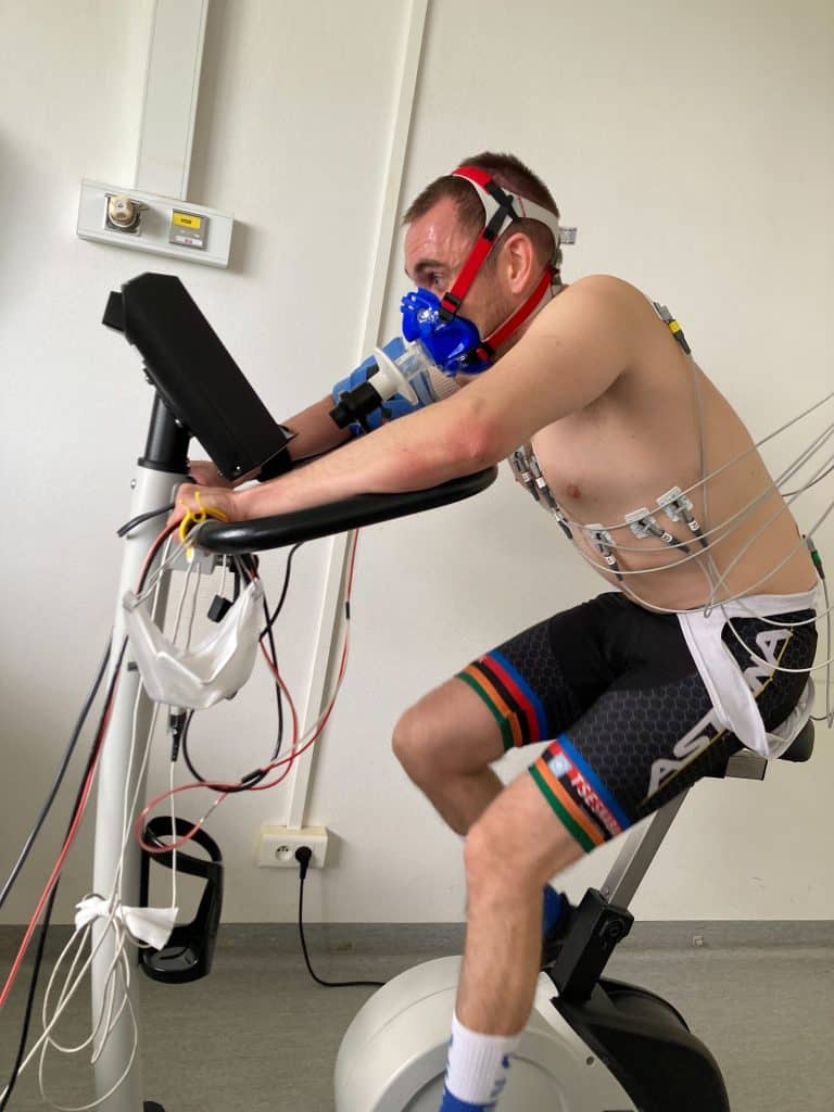 Test VO2 Max trên máy chạy bộ với mặt nạ đo trao đổi khí
