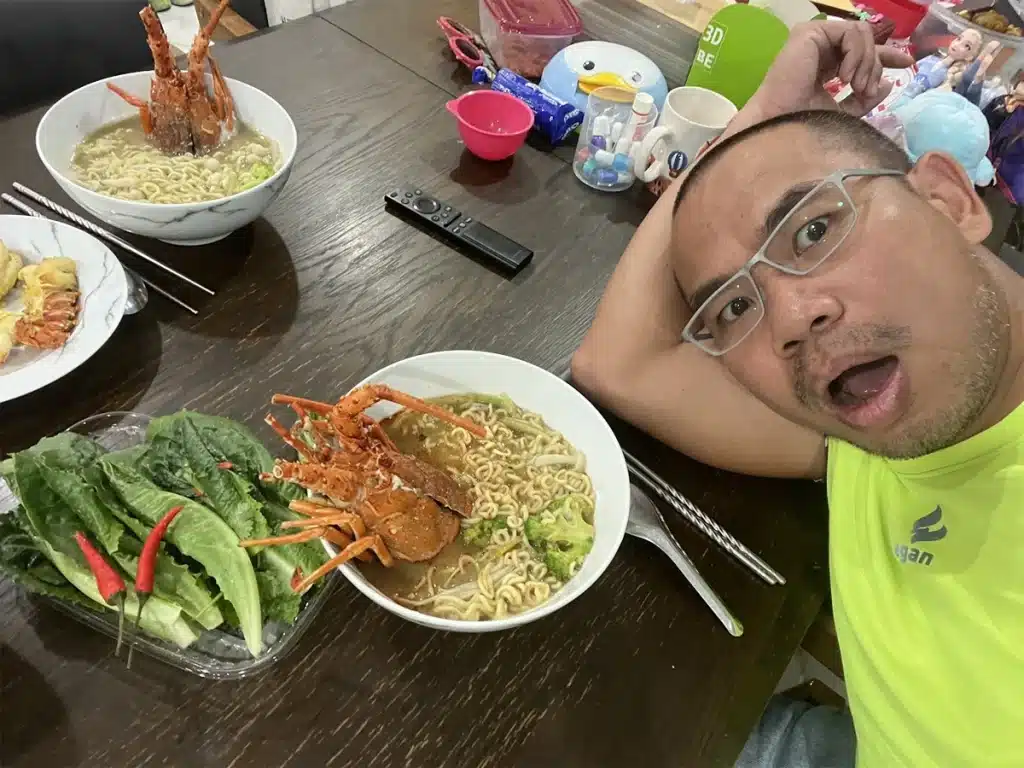 Coach Phạm Hải ăn mì tôm trước ngày đua Ironman - dinh dưỡng ngày thi đấu thực tế