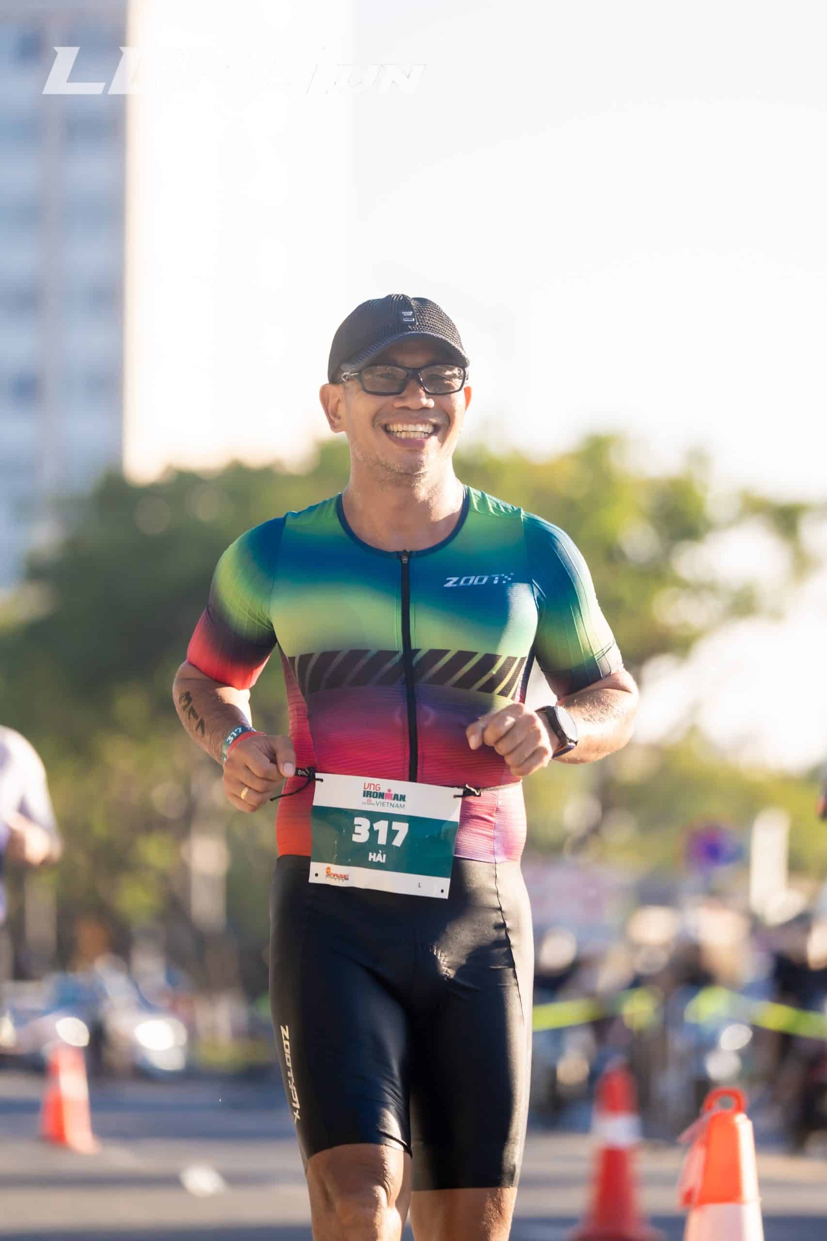 Coach Phạm Hải RUN365 chạy chặng marathon 42km tại giải Ironman 140.6 Đà Nẵng