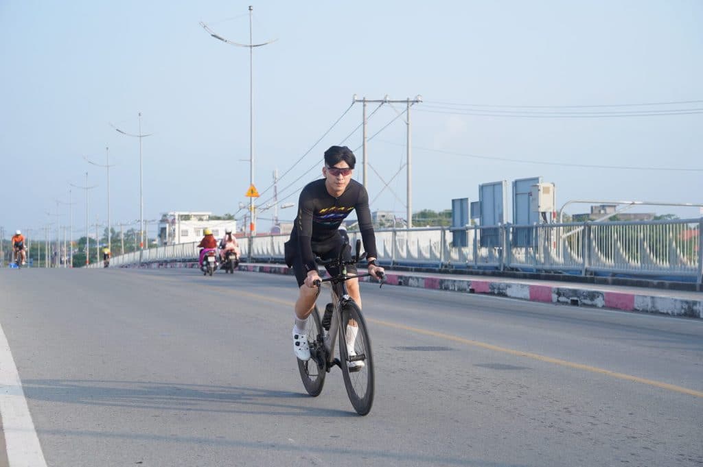 pacing đạp xe đúng cách: đạp giữ sức để còn chân chạy ở Ironman 70.3